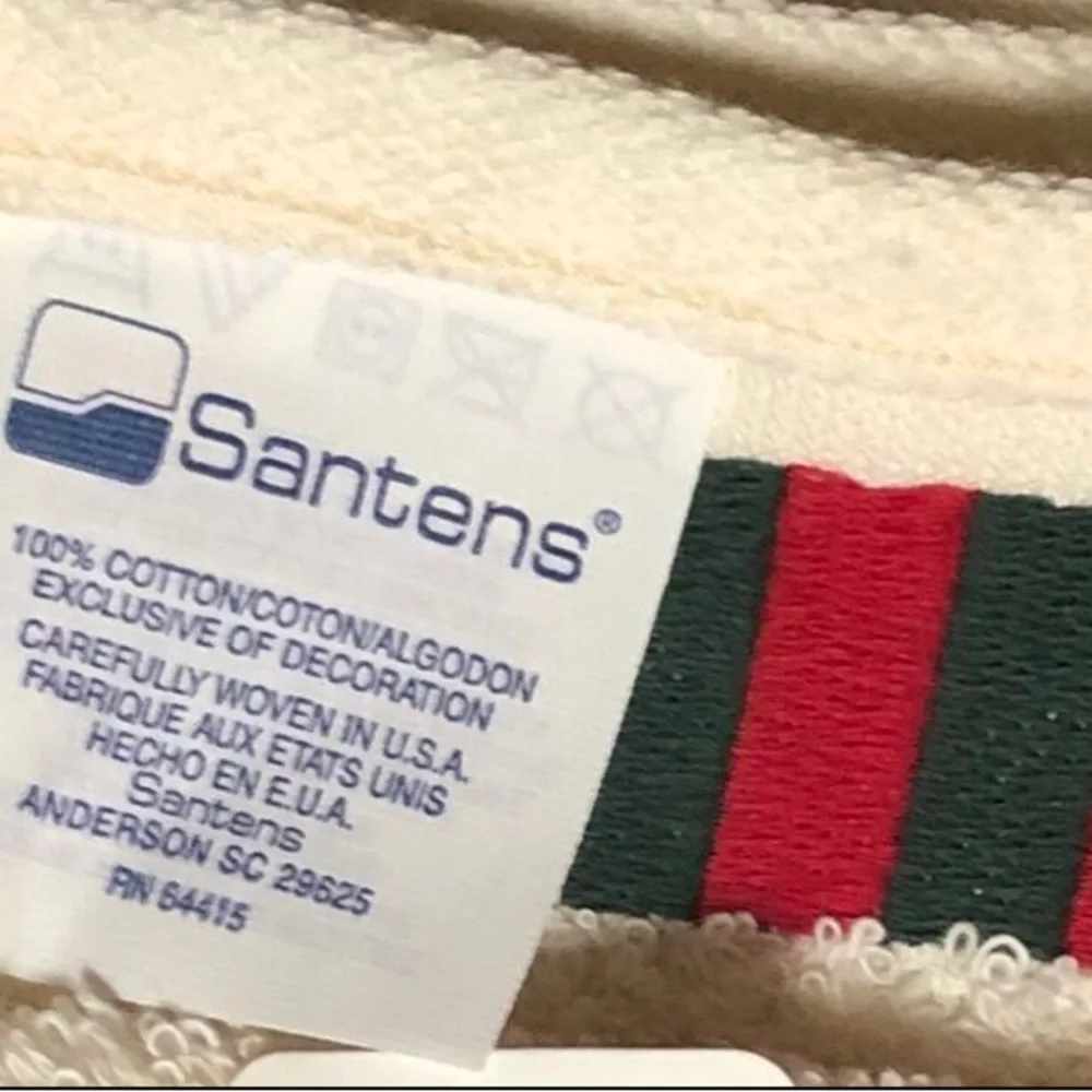 Santens MACY’S HOME “INVISIBLE SNOWMAN”  Red/Green cotton Bath Towel